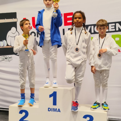🍂 CHALLENGE D’AUTOMNE À HÉROUVILLE-SAINT-CLAIR : UN BEAU WEEK-END POUR MONTIVILLIERS ESCRIME ! 🏆