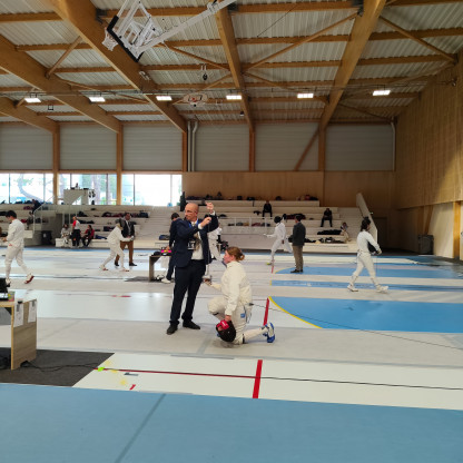 🍂 CHALLENGE D’AUTOMNE À HÉROUVILLE-SAINT-CLAIR : UN BEAU WEEK-END POUR MONTIVILLIERS ESCRIME ! 🏆