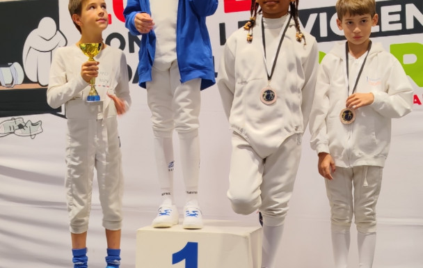 🍂 CHALLENGE D’AUTOMNE À HÉROUVILLE-SAINT-CLAIR : UN BEAU WEEK-END POUR MONTIVILLIERS ESCRIME ! 🏆